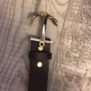 Vineyard Vines Men’s Leather Anchor Belt